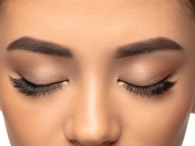 Close up portrait of beautiful jewish woman isolated on studio background.